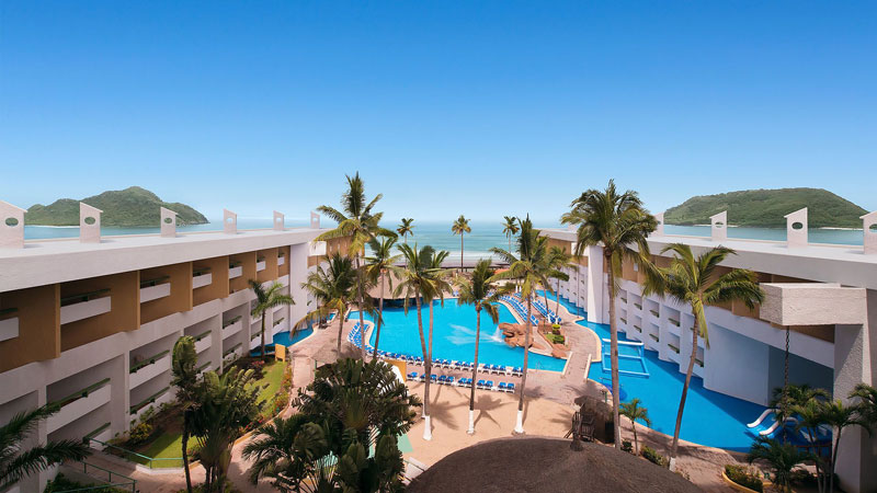 View of the El Cid Castilla Beach Hotel pool and beach