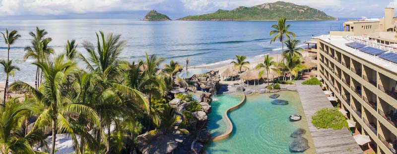 Hotel Playa Mazatlan pool and beach