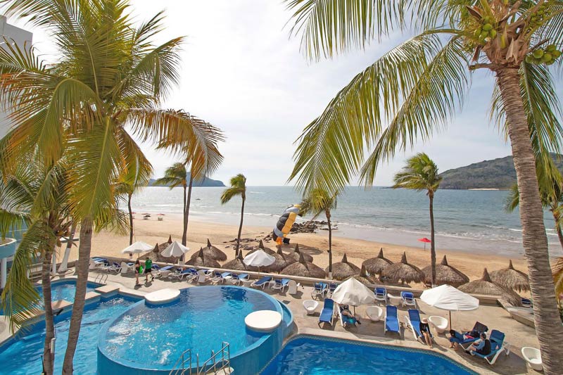 Oceano Palace Beach Hotel pool and beach view