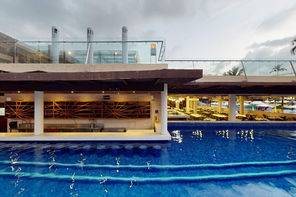 Royalton Riviera Cancun All-Inclusive Resort Casino swim-up bar