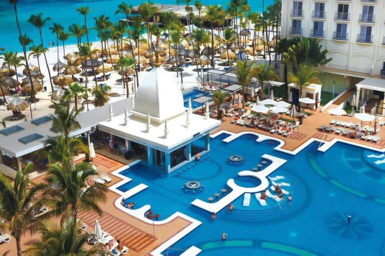 All-Inclusive Resorts with Swim-Up Bars: Where Pool Meets Cocktails